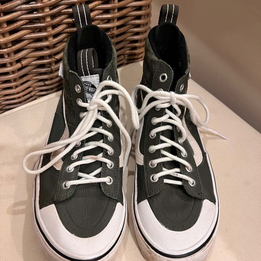 Vans Sk8-hi Olive and White High-Top Sneakers unisex